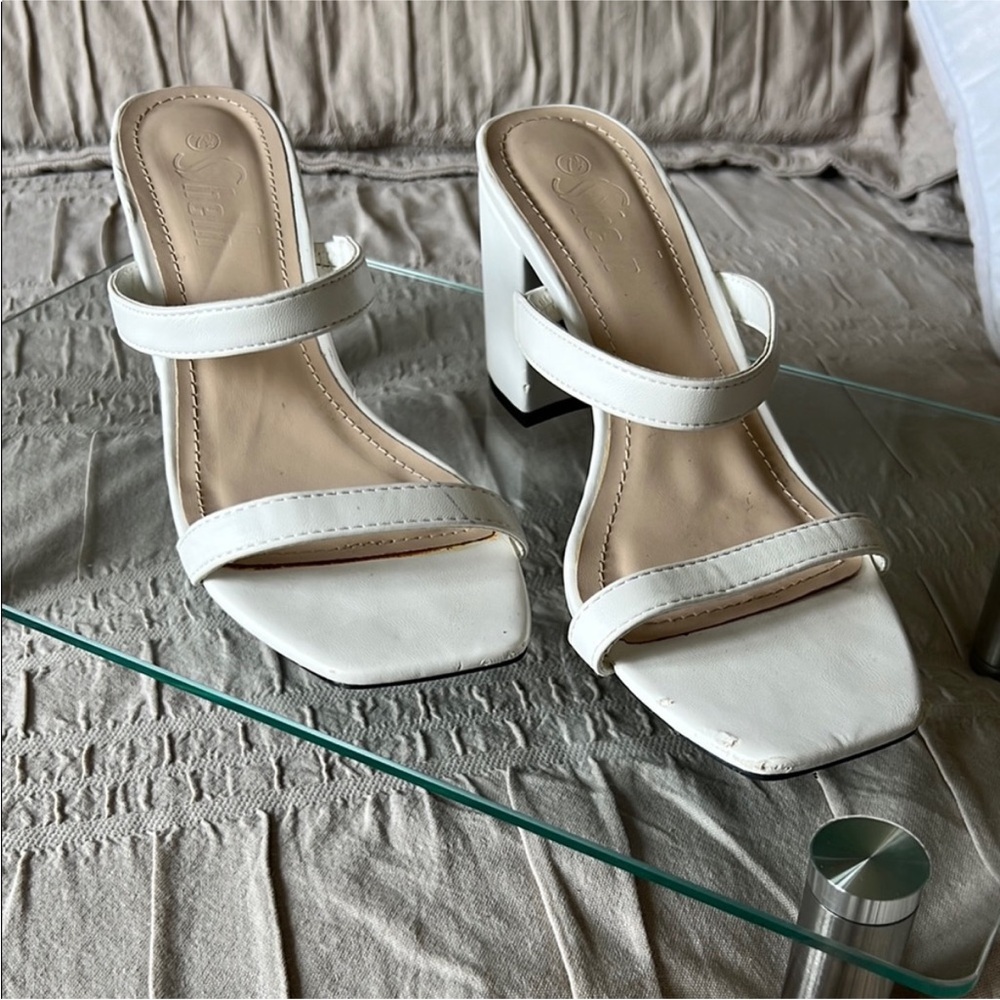WHITE BLOCK HEEL SANDAL